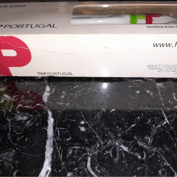 Airbus A320 Model Building Set - Picture 3 of 4